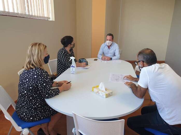 Reunión del concejal Eloy Santana con la junta directiva de los comerciantes de la ZCA de Los Llanos/TA.